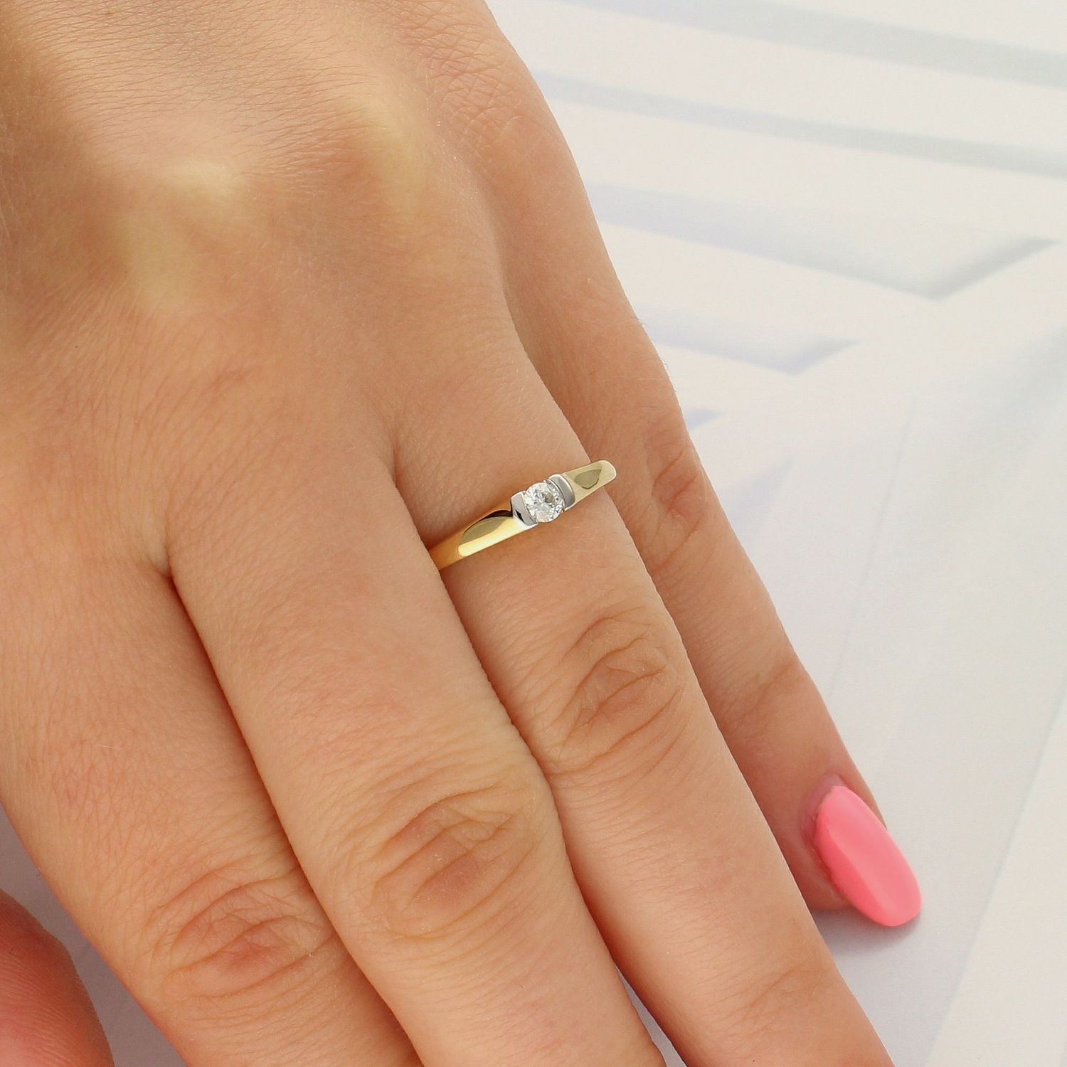 Pierścionek złoty DIAMENT żółte złoto, jeden diament w białym złocie 0660027114.jpg