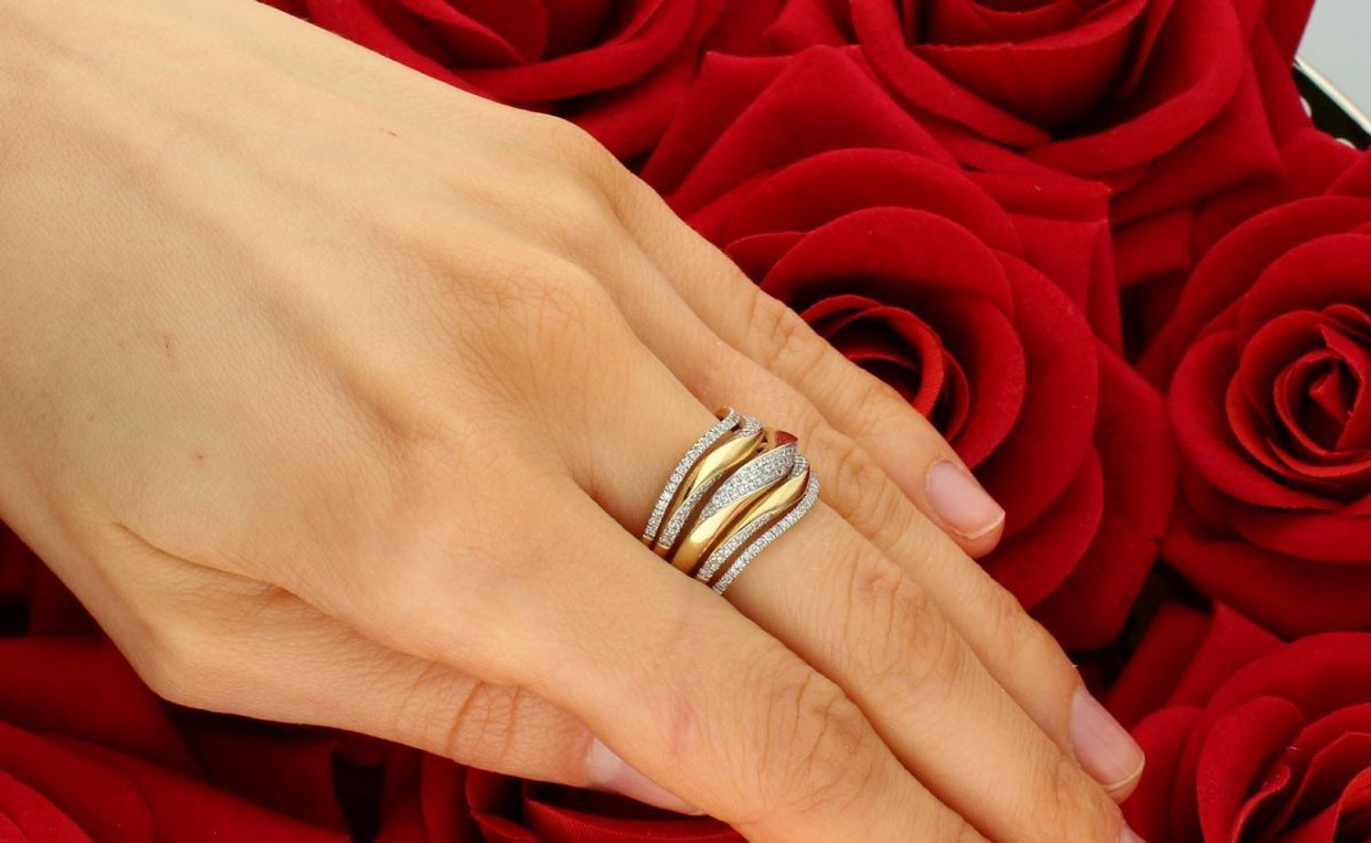 Złoty pierścionek 585 Diament żółte złoto rozmiar 14 Pierścionek  wykonany ze złota próby 585. Pierścionek składa się z 117 brylantów o łącznej wielkości 1.jpg