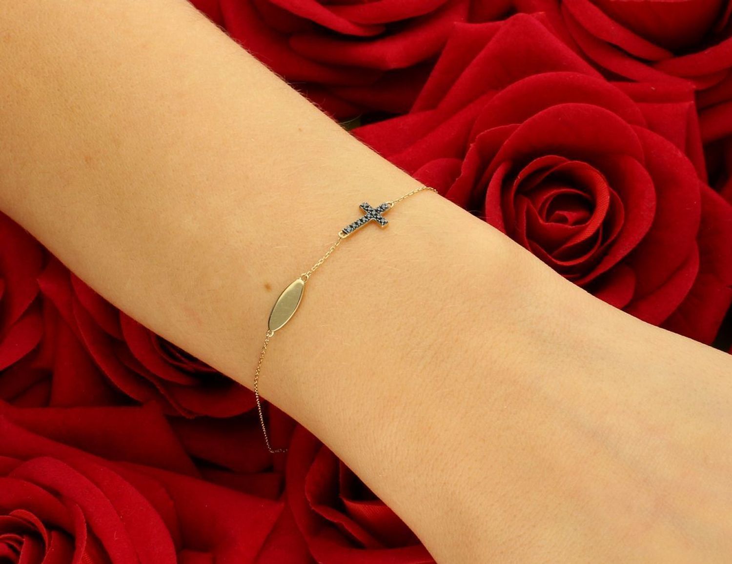 Bransoletka złota damska DIAMENT, krzyż z czarnymi brylantami B05868Y Przepiękna bransoletka ze złota wysadzona czarnymi brylantami. Klasyka w najlepszym wydaniu. Złoto i brylanty to wyjątkowe.jpg