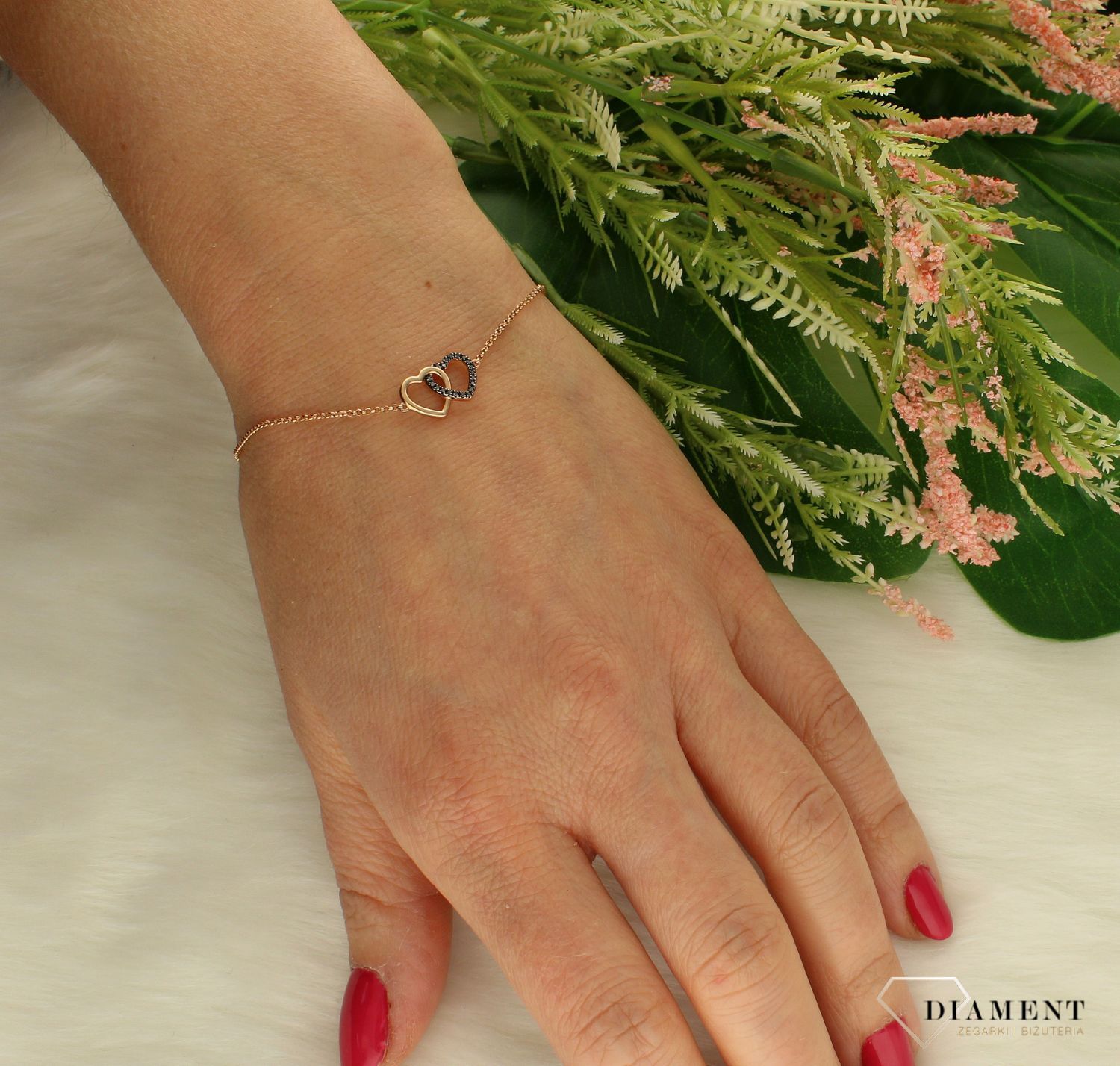 Bransoletka z różowego złota DIAMENT, serca z brylantami 0660050679. Przepiękna bransoletka z różowego złota wysadzona brylantami. Klasyka w najlepszym wydaniu (1).jpg