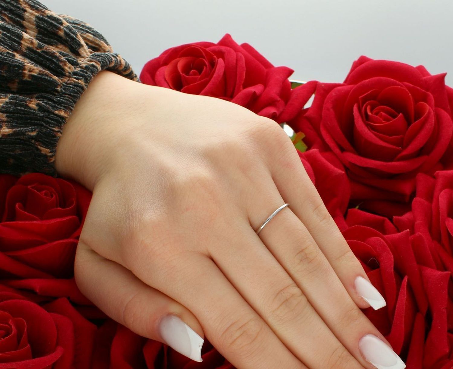 Złoty pierścionek damski z białego złota 585 Serce z diamentów.jpg