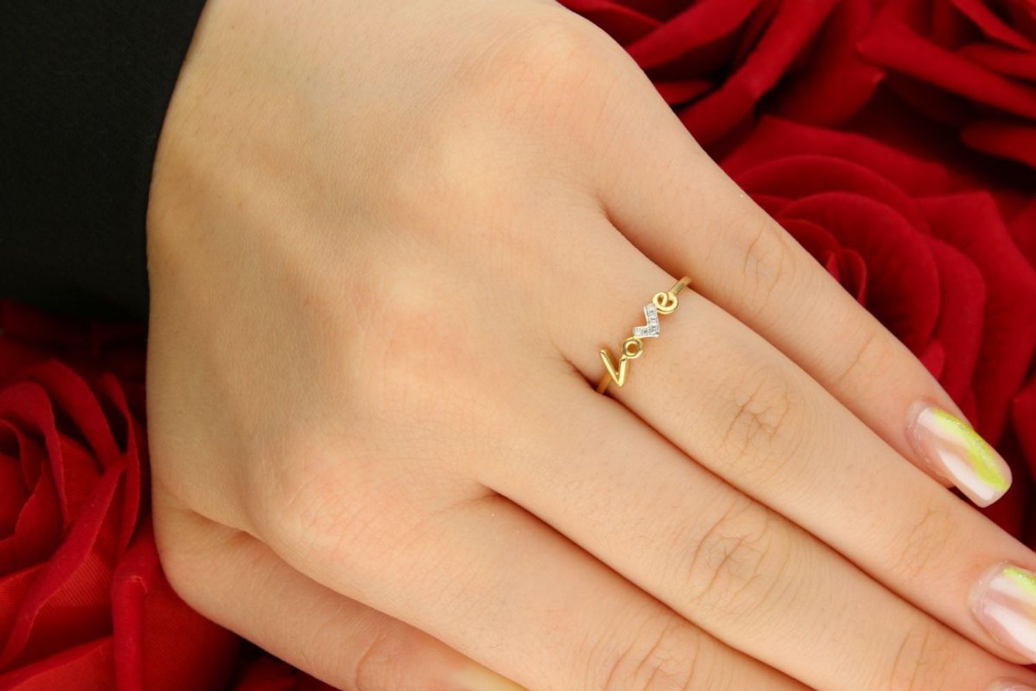 Złoty pierścionek LOVE z diamentami  Żółte złoto 585  R60120  Rozmiar 11.jpg