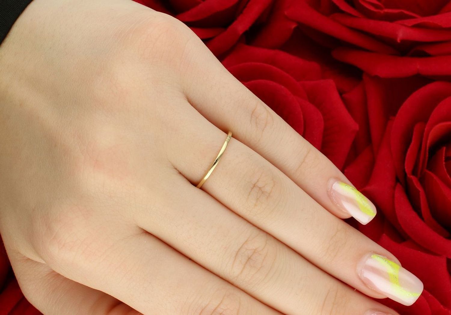 Złoty pierścionek LOVE z diamentami  Żółte złoto 585  R60120  Rozmiar 11.jpg