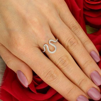 Złoty Pierścionek z Diamentami – Elegancja w Próbie 585, Rozmiar 13 prs.jpg