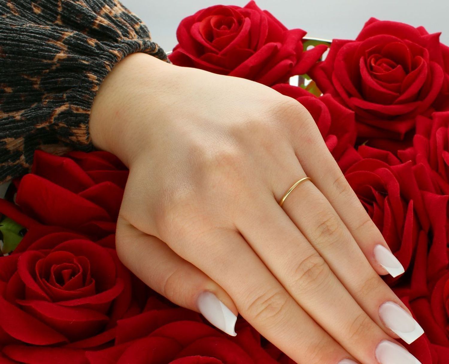 Złoty pierścionek damski 585 Delikatny rząd Diamentów Au.jpg