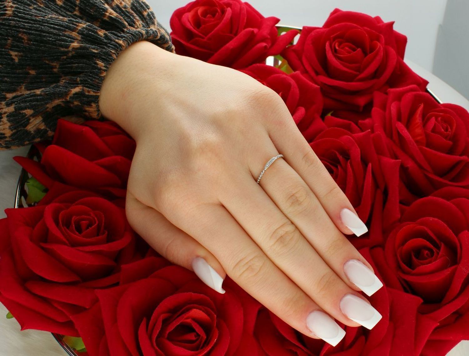 Złoty pierścionek damski 585 Delikatny rząd Diamentów Au.jpg