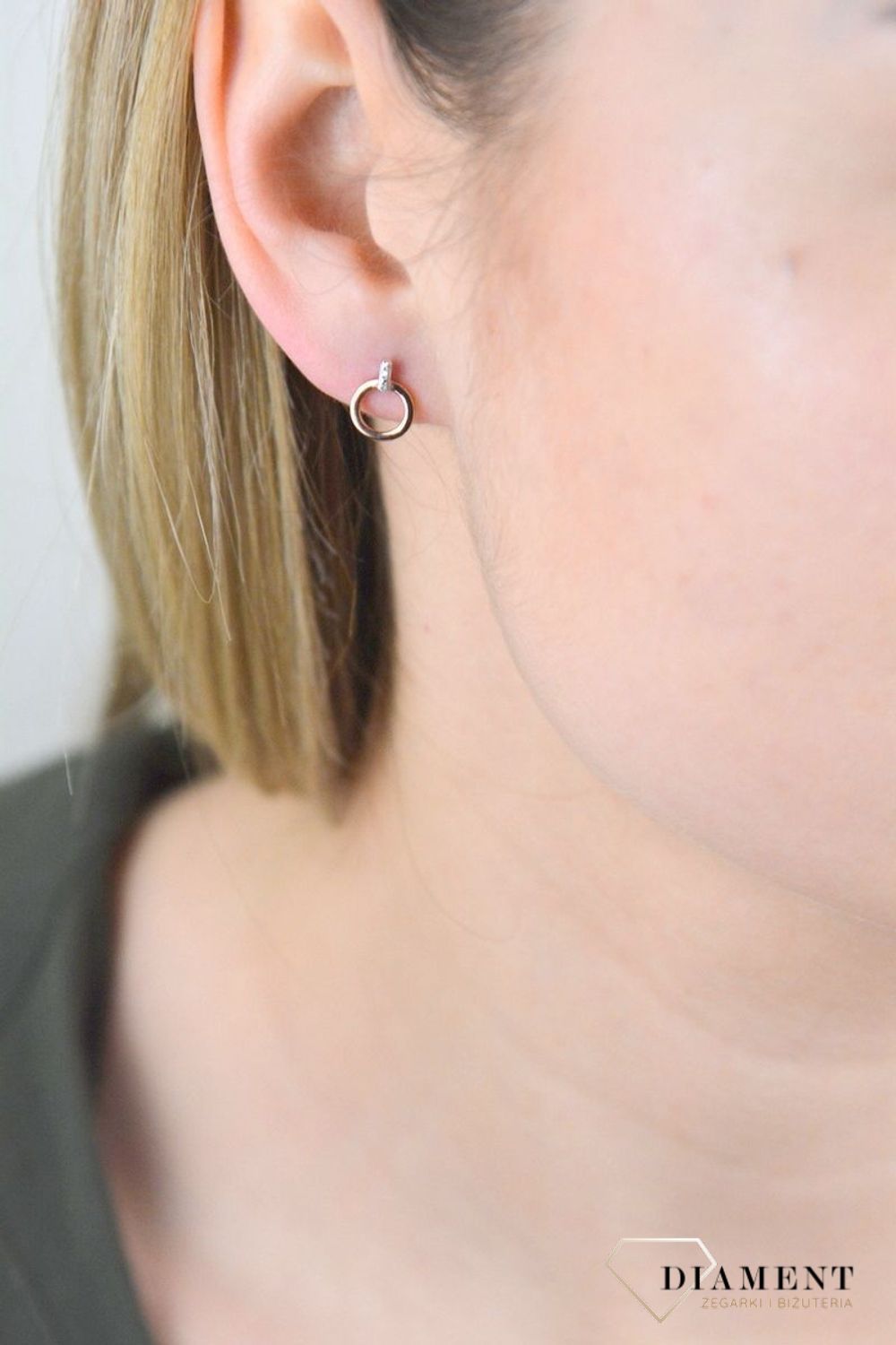 Złote kolczyki damskie różowe złoto DIAMENT, diamenty 0660073485. Przepiękne kolczyki z  różowego złota. Klasyka w najlepszym wydaniu. Złoto i brylanty to wyjątkowe połączenie, które kobiety wprost uwielbiaj (2).jpg