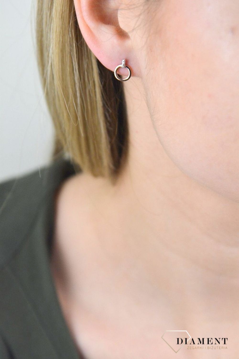 Złote kolczyki damskie różowe złoto DIAMENT, diamenty 0660073485. Przepiękne kolczyki z  różowego złota. Klasyka w najlepszym wydaniu. Złoto i brylanty to wyjątkowe połączenie, które kobiety wprost uwielbiaj (2).jpg