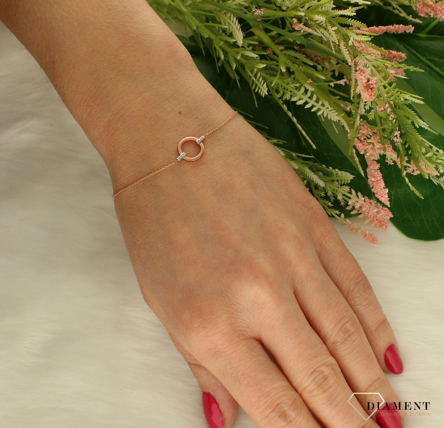 Bransoletka z różowego złota DIAMENT, kółko z brylantami 0660073492. Przepiękna bransoletka z różowego złota wysadzona brylantami. Klasyka w najlepszym wydaniu. Złoto i brylanty to wyjątkowe połączenie, które kobiety wprost uwielb (1).jpg