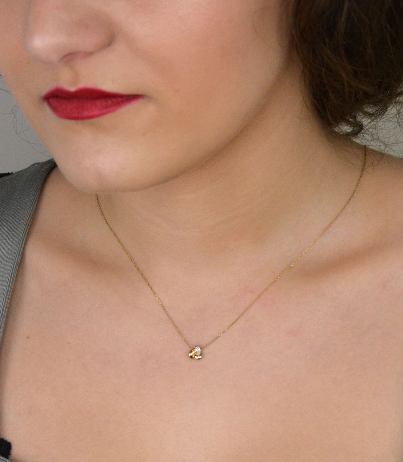 Naszyjnik złoty celebrytka z diamentami pr 375, HP1 0,01ct3 N05647Y  Elegancki i subtelny złoty naszyjnik typu celebrytka, ozdobiony trzema diamentami, to ponadczasowy 1.jpg