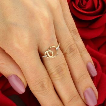 Złoty Pierścionek z Diamentami 375 – Podwójne Koło Elegancji  R65980Y.jpg