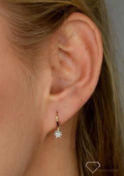 Kolczyki złote wiszące DIAMENT białe złoto, diamenty 0660076910. Kolczyki dwoma brylantami wielkości 0,11 ct. Przepiękne kolczyki złote z brylantami.  (1).JPG