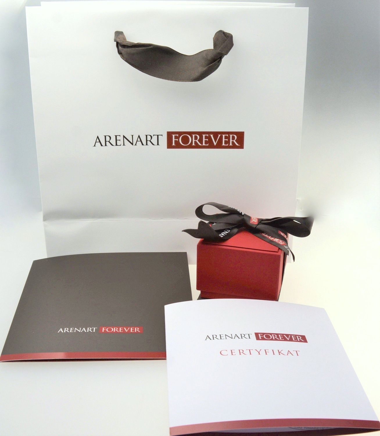 Pierścionek złoty DIAMENT 585, złoto z diamentem R55118YW Piękny pierścionek z brylantem, który utrzymany jest przez cztery ramiona w kolorze białego złota, co daję ciekawy efekt. R55118YW.jpg