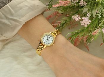 Stylowy zegarek damski Timemaster 070-380 z biżuteryjną złotą bransoletą i cyrkoniami wokół tarczy. Japoński mechanizm, szkło mineralne, klasyczna elegancja. Sprawdź (1).jpg