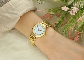 Złoty zegarek damski Timemaster 070-409 z białą tarczą i biżuteryjną bransoletą. Klasyczny styl, japoński mechanizm, mineralne szkło i możliwość darmowego graweru. Sprawdź! (2).jpg