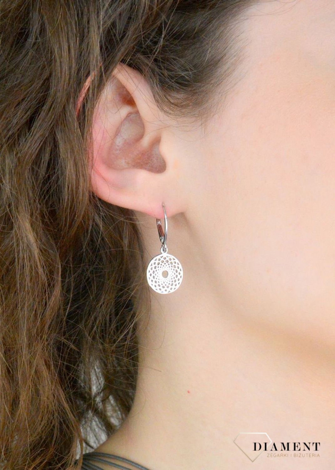 Kolczyki srebrne wiszące blaszki ażurowe pr 925, 0712730990 Srebrne kolczyki zostały wykonane z najwyższej jakości srebra próby 925, ozdobione wiszącymi ażurowymi blaszkami. Idealny prezent dla każdej kobiety.111.jpg