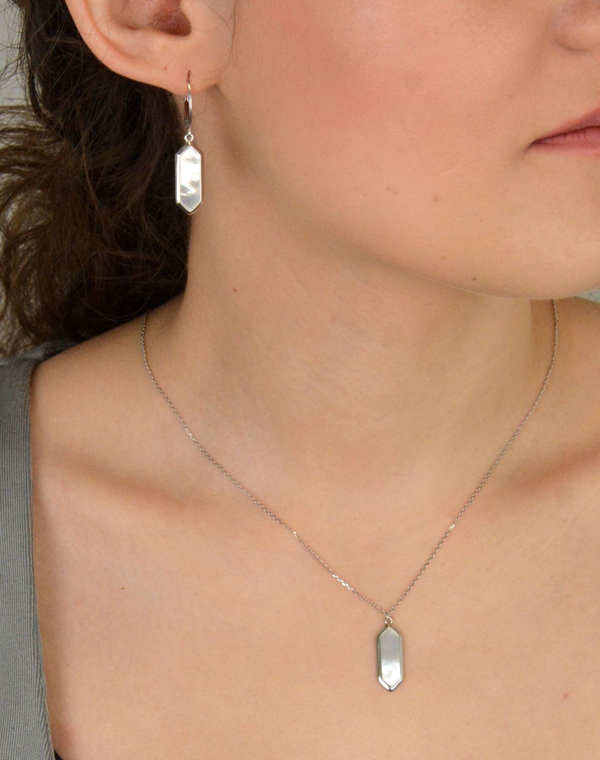 Kolczyki damskie wiszące z masa perłowa próba 925, 0712771991 Ag 925.jpg