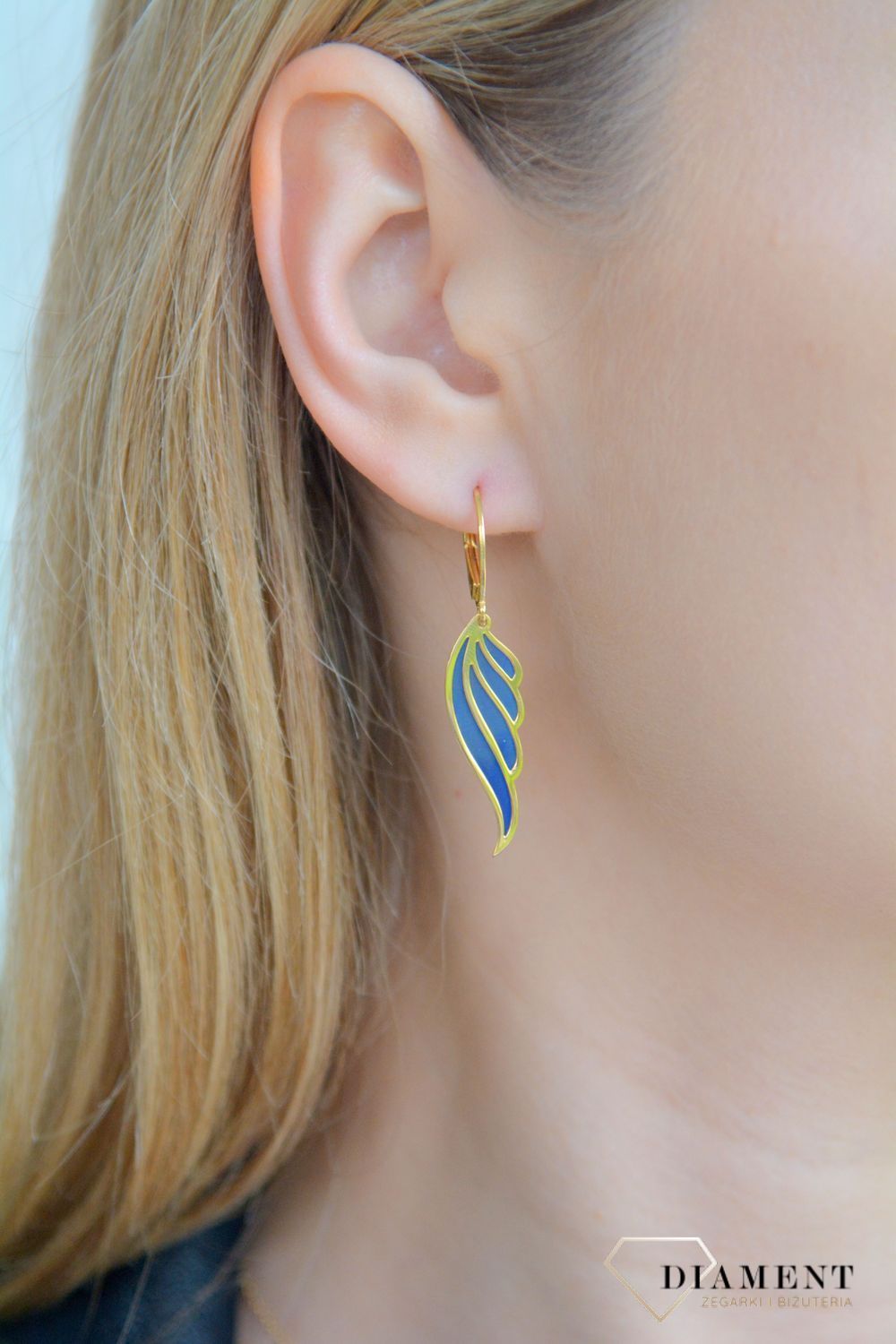 Srebrne kolczyki damskie pozłacane Skrzydła z tytanem 0712864690. Tytanowe kolczyki damskie. Kolczyki srebrne skrzydło. Kolczyki na zapięcie angielskie. Kolczyki damskie ze wzorem skrzydła. Kolczyki srebrne damskie na prezent..jpg