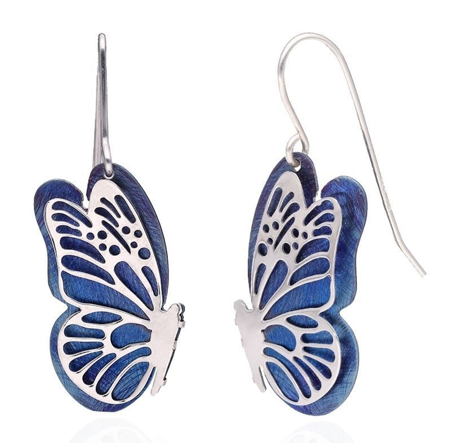 Kolczyki srebrne damskie wiszące motylki z niebieskim tytanem 0714750600. Srebrne kolczyki przeciągane w oryginalnym i ponadczasowym kształcie. Kolczyki zostały wykonane z tytanu. Bardzo modne kolczyki to idealny pomysł na p (1).jpg