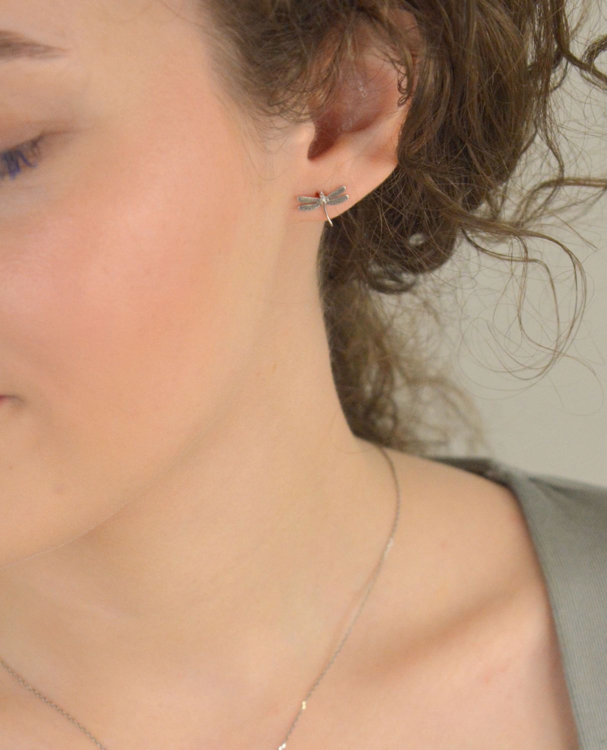 Kolczyki srebrne ważki próba 925, 0717021104 Delikatne kolczyki srebrne w kształcie ważek to subtelna i stylowa propozycja dla kobiet ceniących lekką,1.jpg