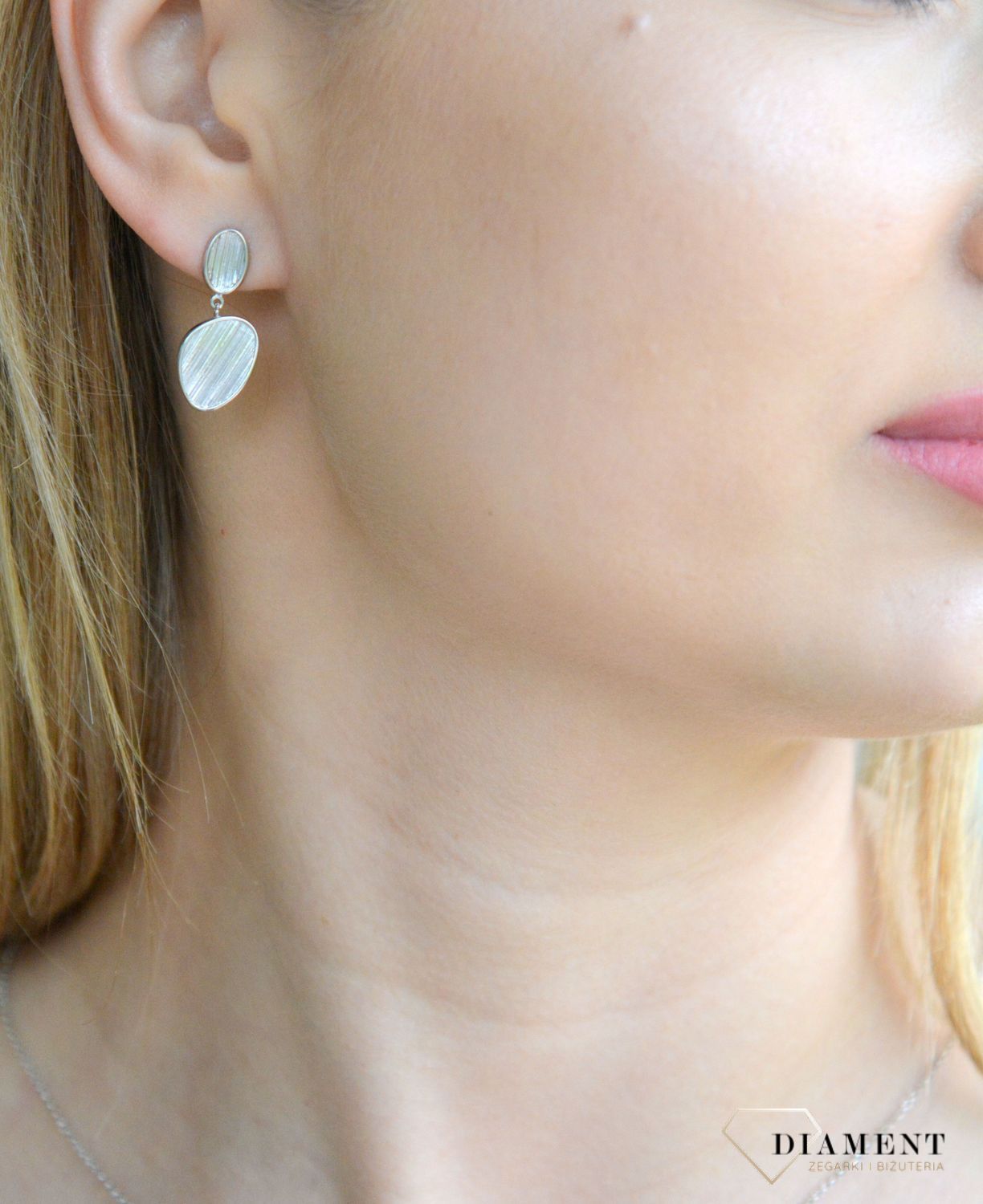 Srebrne kolczyki damskie 925 grawerowane wkrętki 0717056200. Srebrne kolczyki damskie. Srebrne kolczyki wkrętki. Kolczyki srebrne wkrętki na prezent. Kolczyki damskie na sztyft..jpg