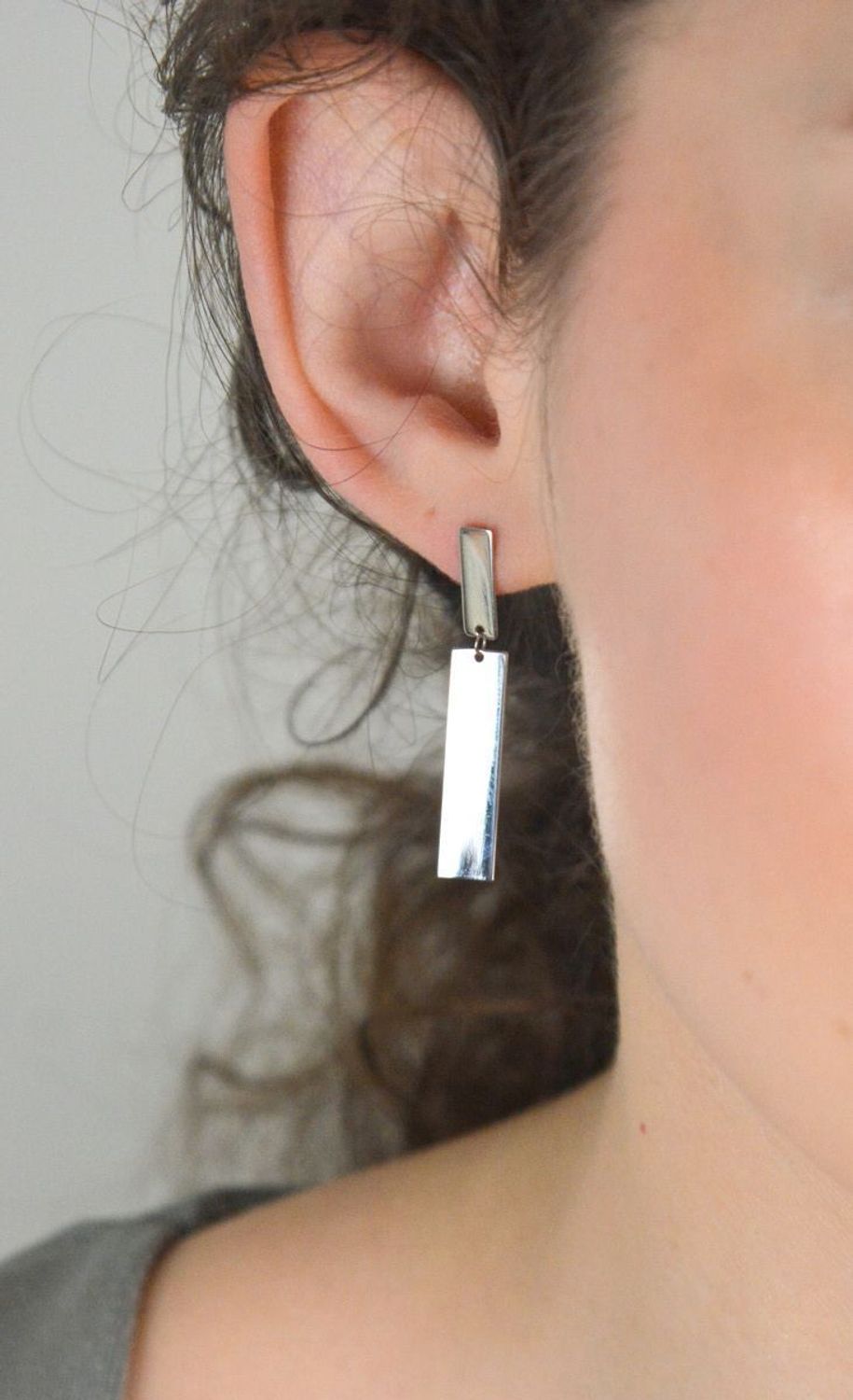 Kolczyki srebrne blaszki pr 925, 0717061500 Srebrne kolczyki wiszące blaszki zostały wykonane z najwyższej jakości srebra próby 925. Idealny prezent dla każdej kobiety.1.jpg