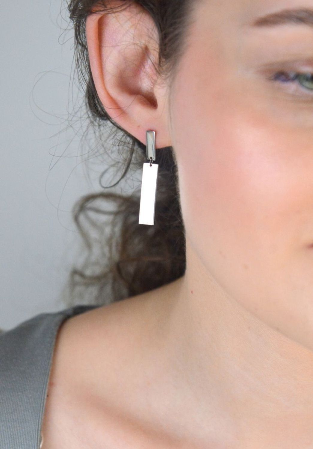 Kolczyki srebrne blaszki pr 925, 0717061500 Srebrne kolczyki wiszące blaszki zostały wykonane z najwyższej jakości srebra próby 925. Idealny prezent dla każdej kobiety.1.jpg