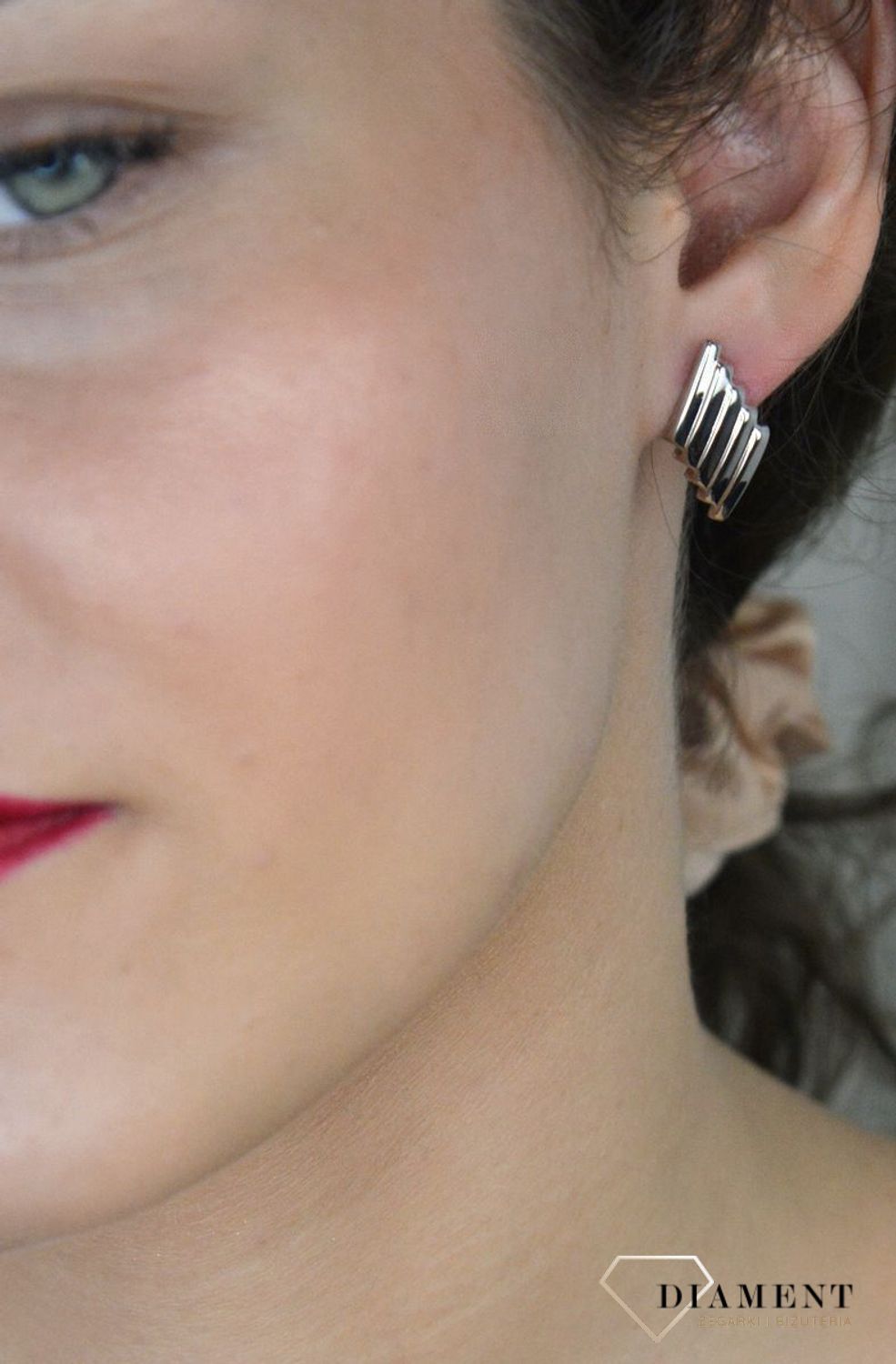 Kolczyki srebrne w geometrycznym kształcie pr 925, 0717068700 Srebrne kolczyki w geometrycznym kształcie zostały wykonane z najwyższej jakości srebra próby 925. 1.jpg