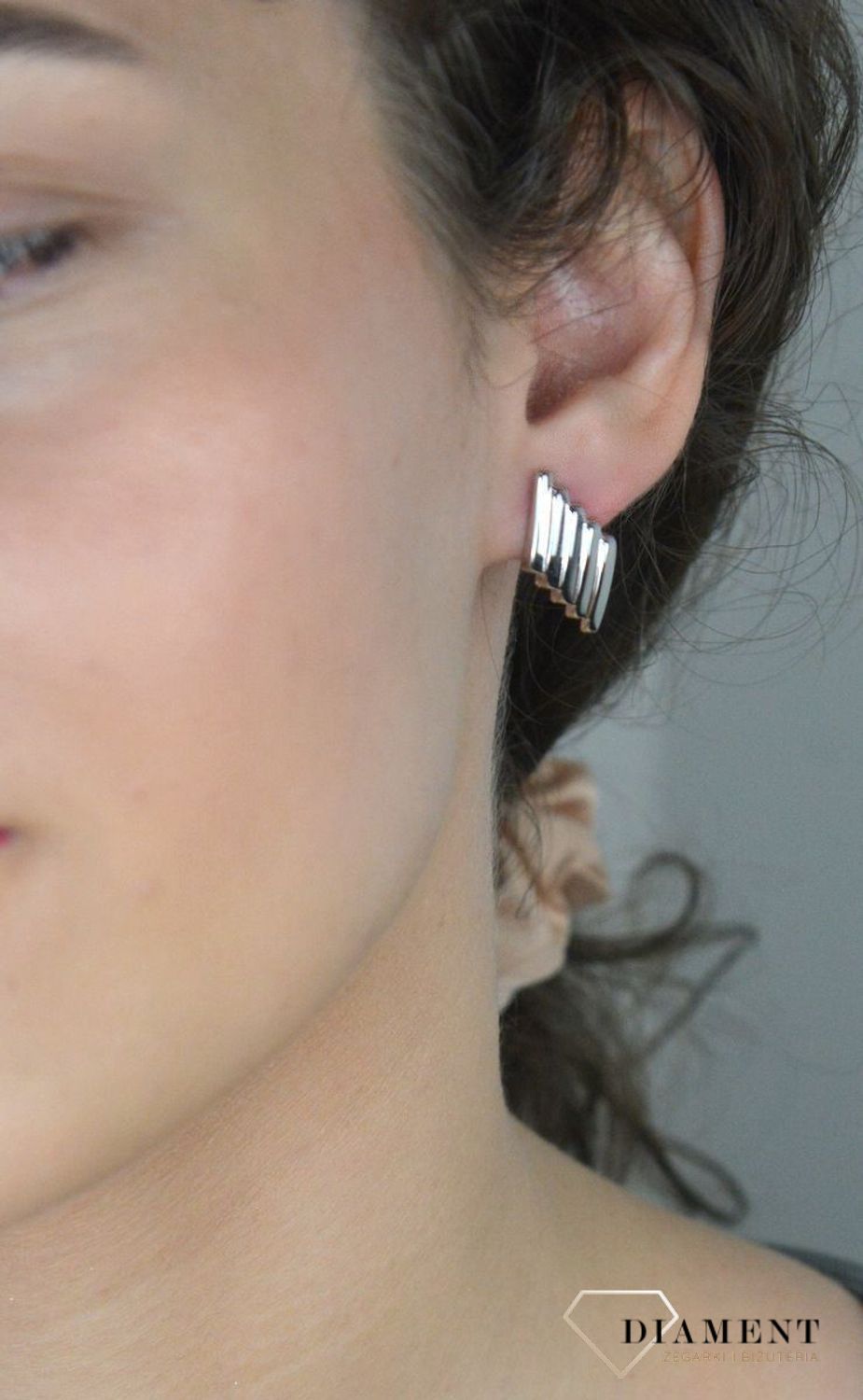 Kolczyki srebrne w geometrycznym kształcie pr 925, 0717068700 Srebrne kolczyki w geometrycznym kształcie zostały wykonane z najwyższej jakości srebra próby 925. 1.jpg