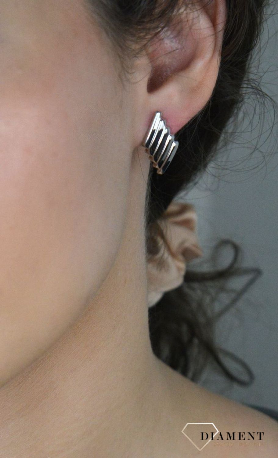 Kolczyki srebrne w geometrycznym kształcie pr 925, 0717068700 Srebrne kolczyki w geometrycznym kształcie zostały wykonane z najwyższej jakości srebra próby 925. 1.jpg