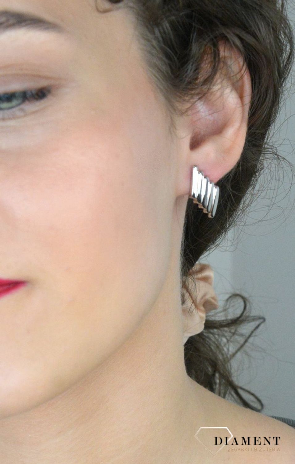 Kolczyki srebrne w geometrycznym kształcie pr 925, 0717068700 Srebrne kolczyki w geometrycznym kształcie zostały wykonane z najwyższej jakości srebra próby 925. 1.jpg