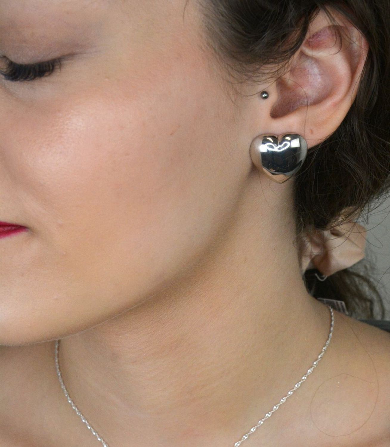 Kolczyki srebrne serca gładkie pr 925, 0717069900. Srebrne kolczyki serca gładkie zostały wykonane z najwyższej jakości srebra próby 925. Idealny prezent dla każdej kobiety..jpg