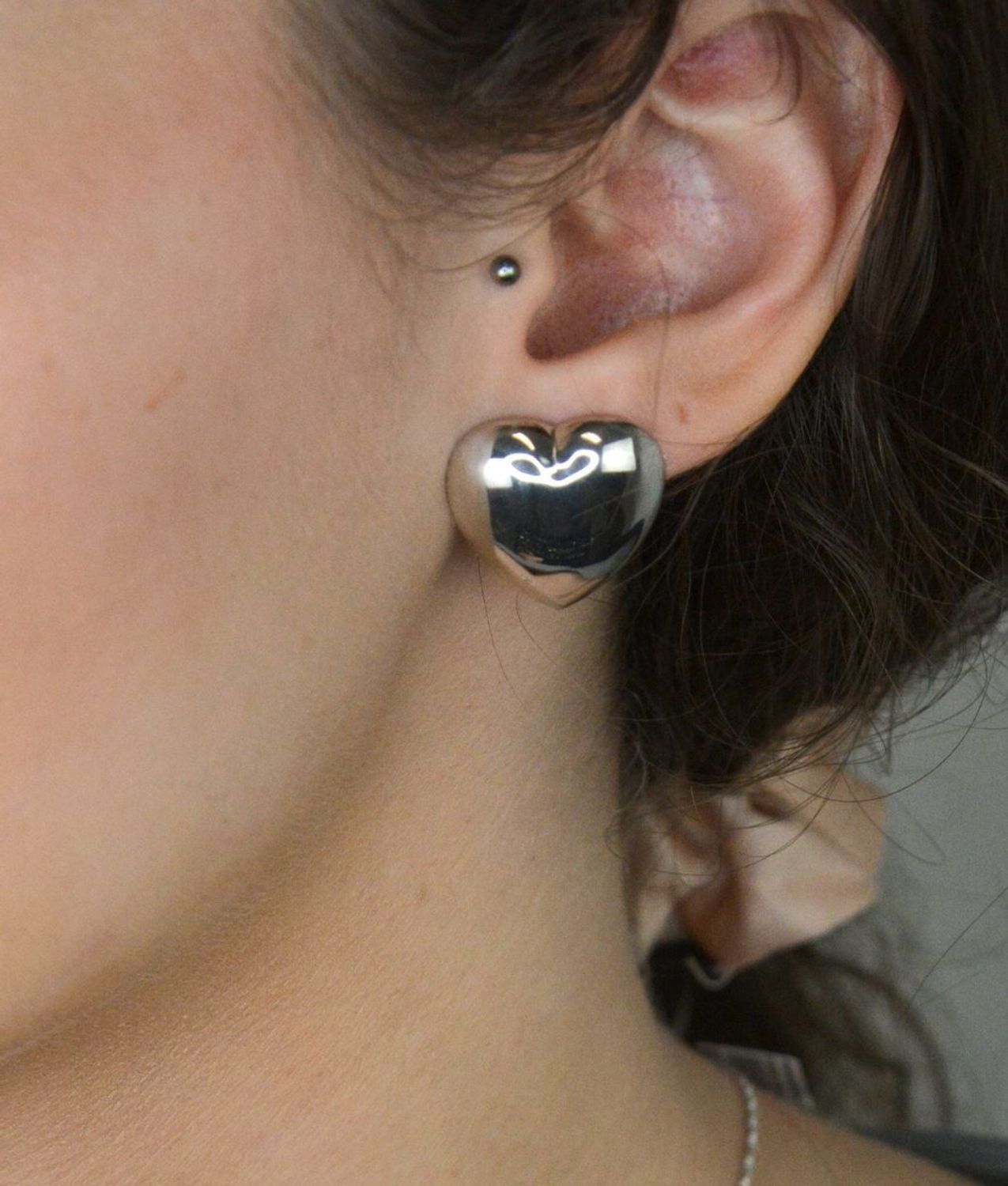 Kolczyki srebrne serca gładkie pr 925, 0717069900. Srebrne kolczyki serca gładkie zostały wykonane z najwyższej jakości srebra próby 925. Idealny prezent dla każdej kobiety..jpg