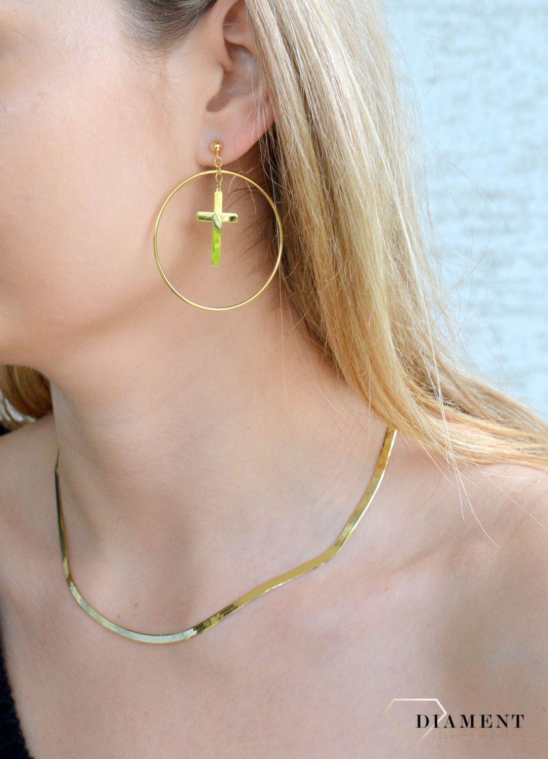 Srebrne kolczyki damskie 925 pozłacane koła z krzyżem 4,7 cm 0718038200. Srebrne kolczyki damskie. Kolczyki srebrne pozłacane. Kolczyki koła na sztyft. Kolczyki damskie koła z krzyżem. Kolczyki srebrne koła pokryte złotem na prezent..jpg