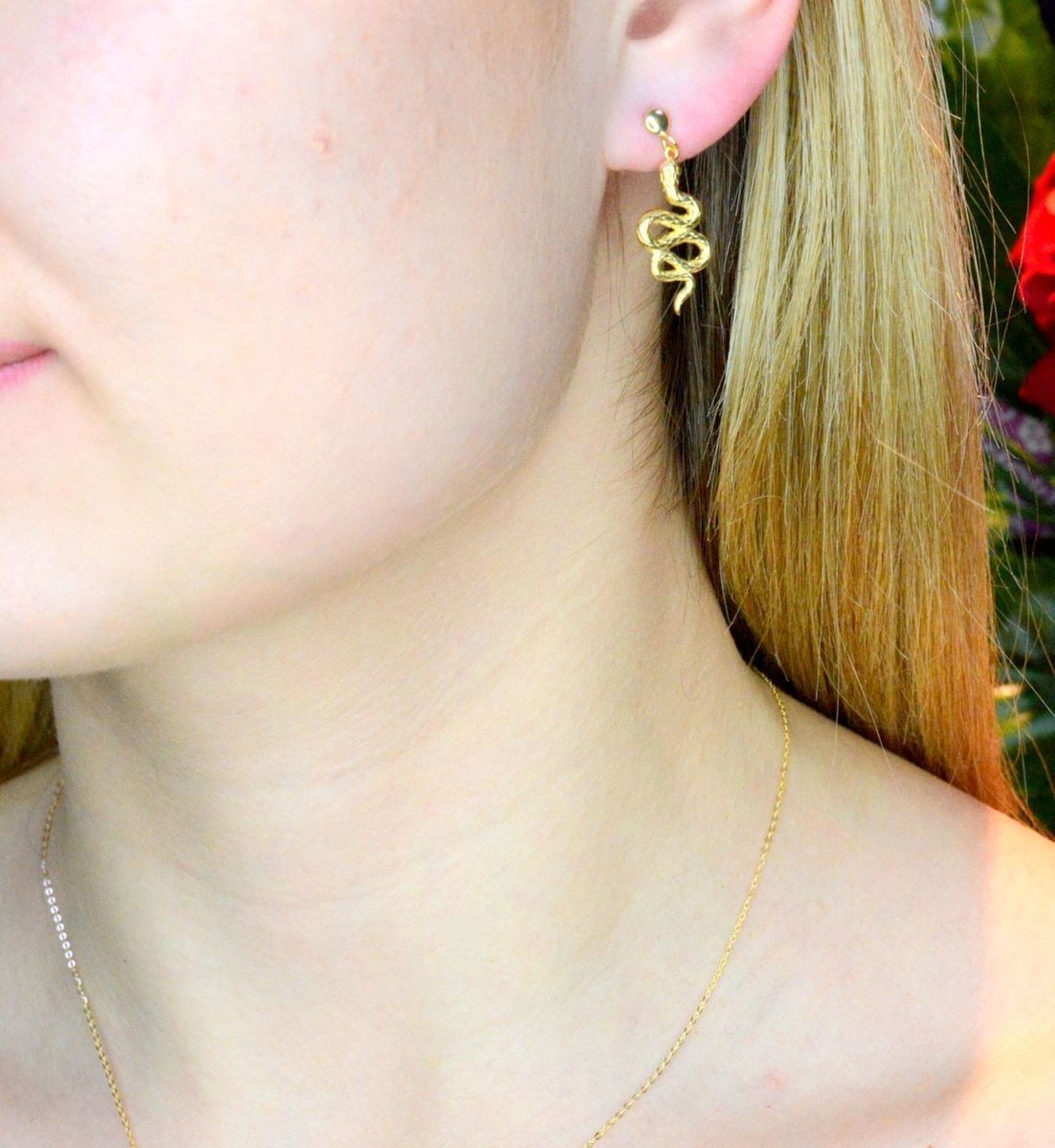 Srebrne kolczyki pozłacane wąż 0718048700. Cudowne, błyszczące idealnie wykończone kolczyki. Kolczyki z zapięciem na sztyft. Bardzo wygodne i klasyczne zapięcie. Kolczyki można połączyć z pozostała biżuterią i stworzyć modne (1).jpg