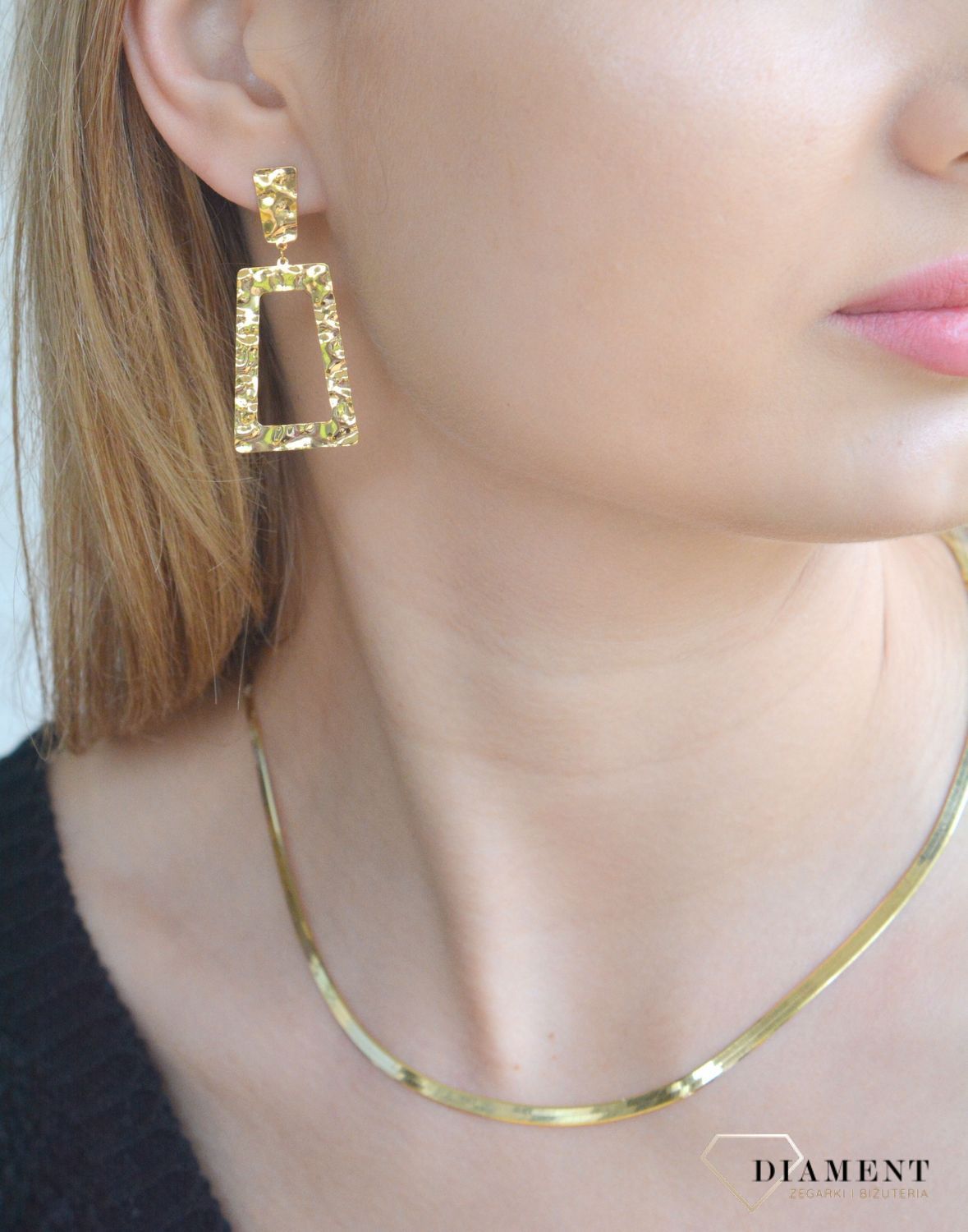 Srebrne kolczyki damskie 925 gniecione prostokąty w pozłoceniu 0718060800. Srebrne kolczyki damskie. Kolczyki srebrne pozłacane. Kolczyki proste na sztyft. Kolczyki damskie z gniecioną powierzchnią. Kolczyki srebrne damskie na prezent..jpg