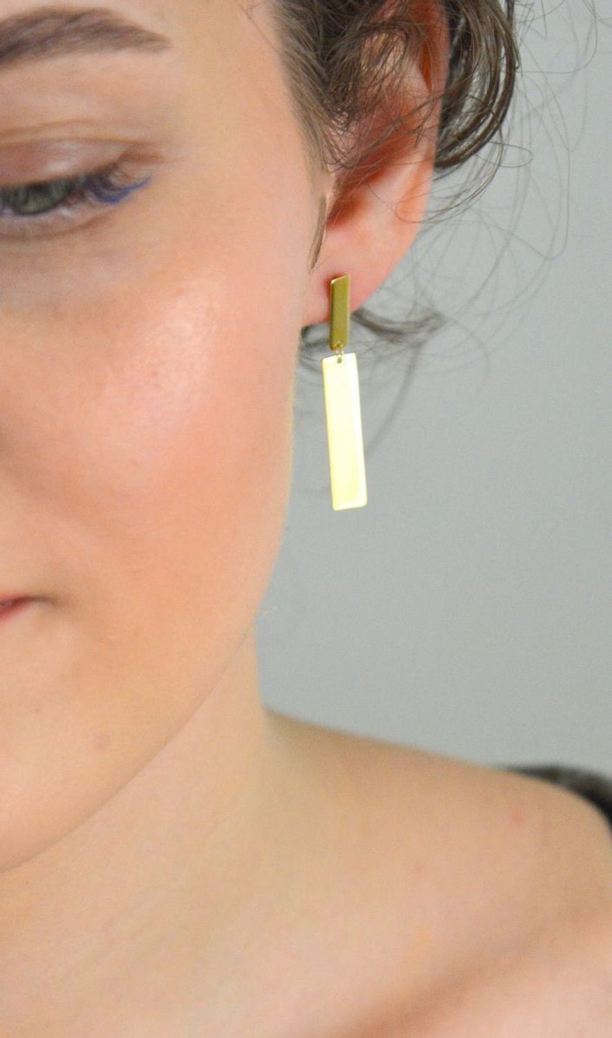 Kolczyki srebrne pozłacane blaszki pr 925, 0718061500 Srebrne kolczyki wiszące blaszki zostały wykonane z najwyższej jakości srebra próby 925. Idealny prezent dla każdej kobiety.1.jpg