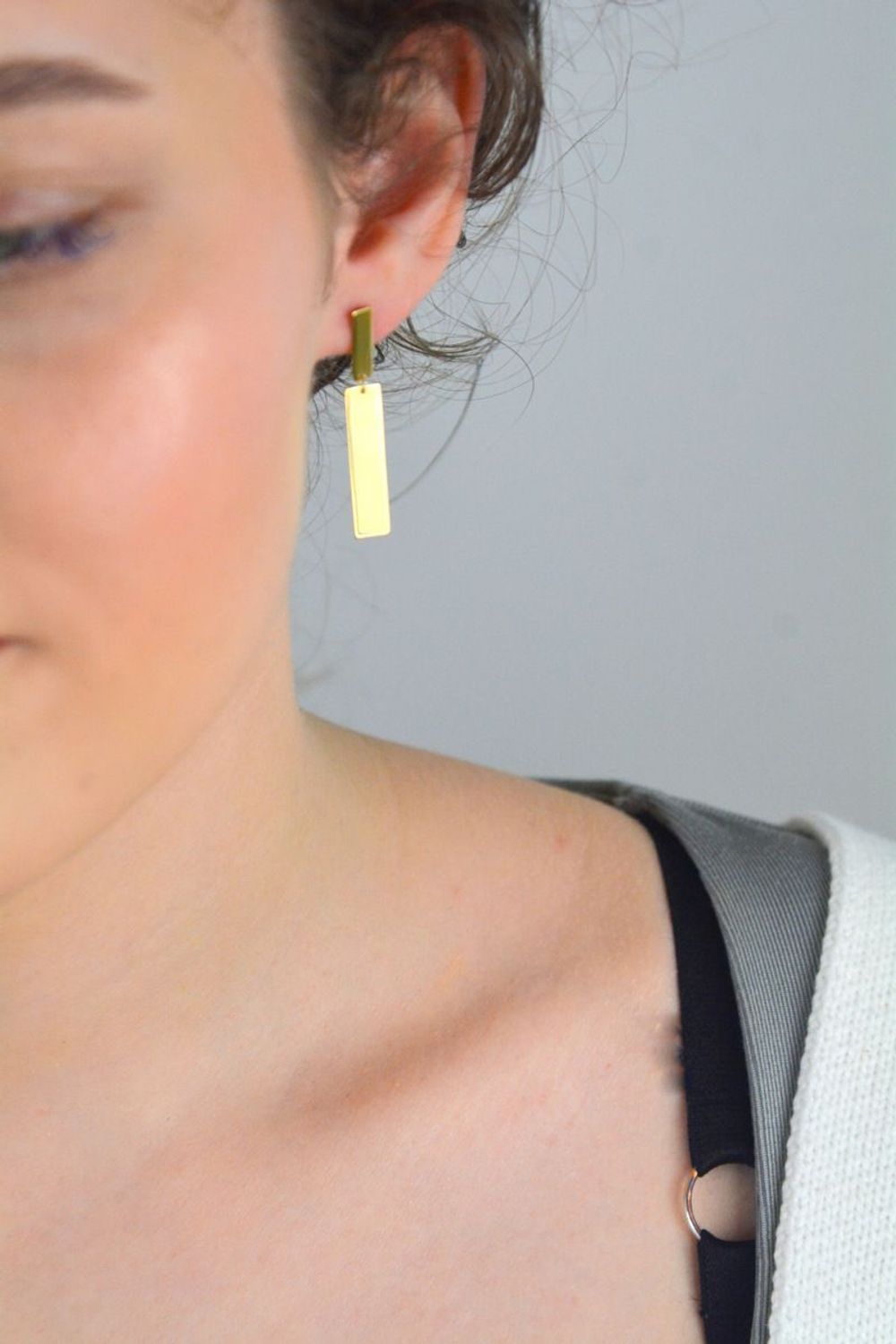 Kolczyki srebrne pozłacane blaszki pr 925, 0718061500 Srebrne kolczyki wiszące blaszki zostały wykonane z najwyższej jakości srebra próby 925. Idealny prezent dla każdej kobiety.1.jpg