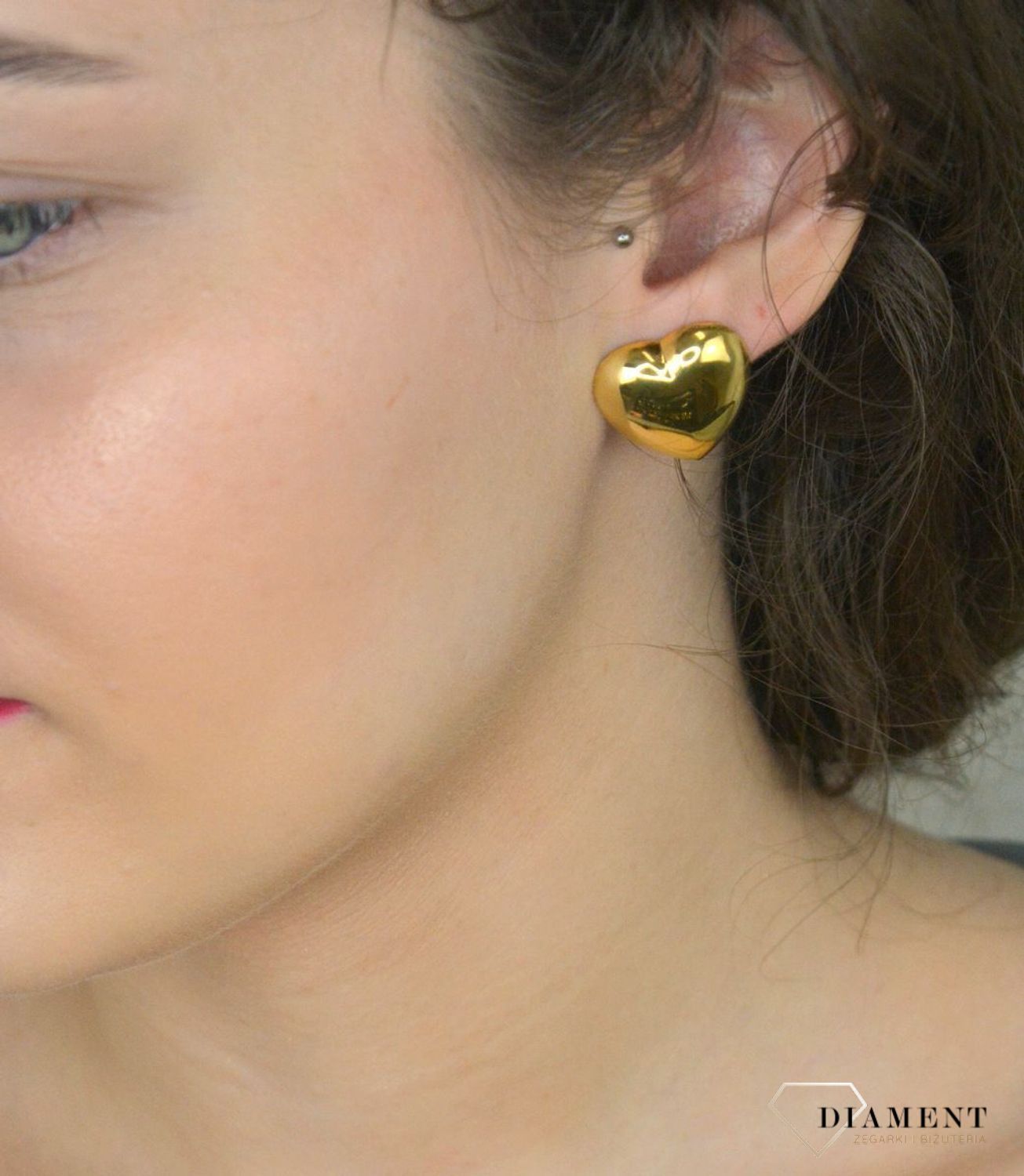 Kolczyki srebrne serca pozł. pr 925, 0718069900 Srebrne kolczyki serca zostały wykonane z najwyższej jakości srebra próby 925, pokryte złotem. Idealny prezent dla każdej kobiety.1.jpg