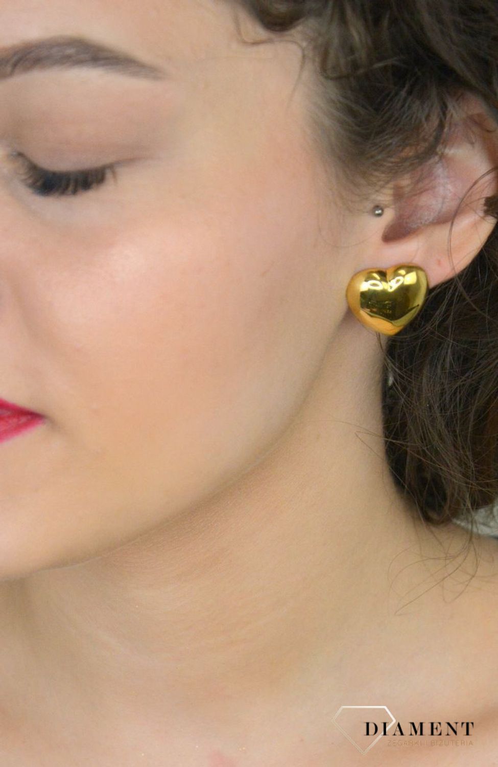Kolczyki srebrne serca pozł. pr 925, 0718069900 Srebrne kolczyki serca zostały wykonane z najwyższej jakości srebra próby 925, pokryte złotem. Idealny prezent dla każdej kobiety.1.jpg