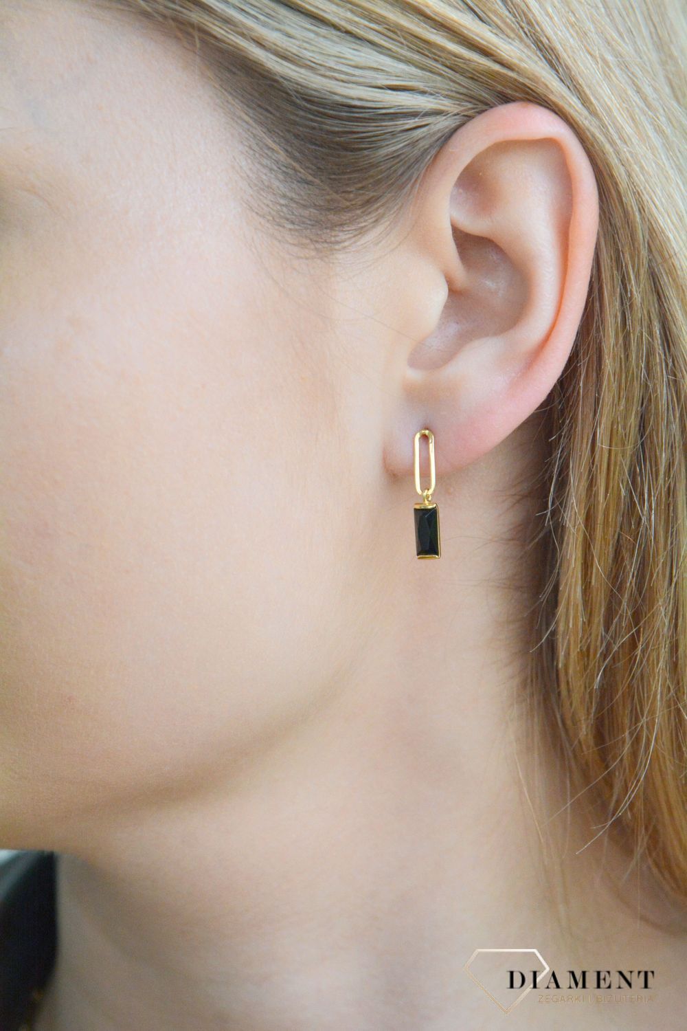 Srebrne kolczyki damskie 925 wiszące z czarnym kamieniem 0718338400. Srebrne kolczyki damskie. Kolczyki srebrne wiszące. Kolczyki srebrne z czarnym kamieniem. Kolczyki srebrne na sztyft. Kolczyki srebrne na prezent..jpg