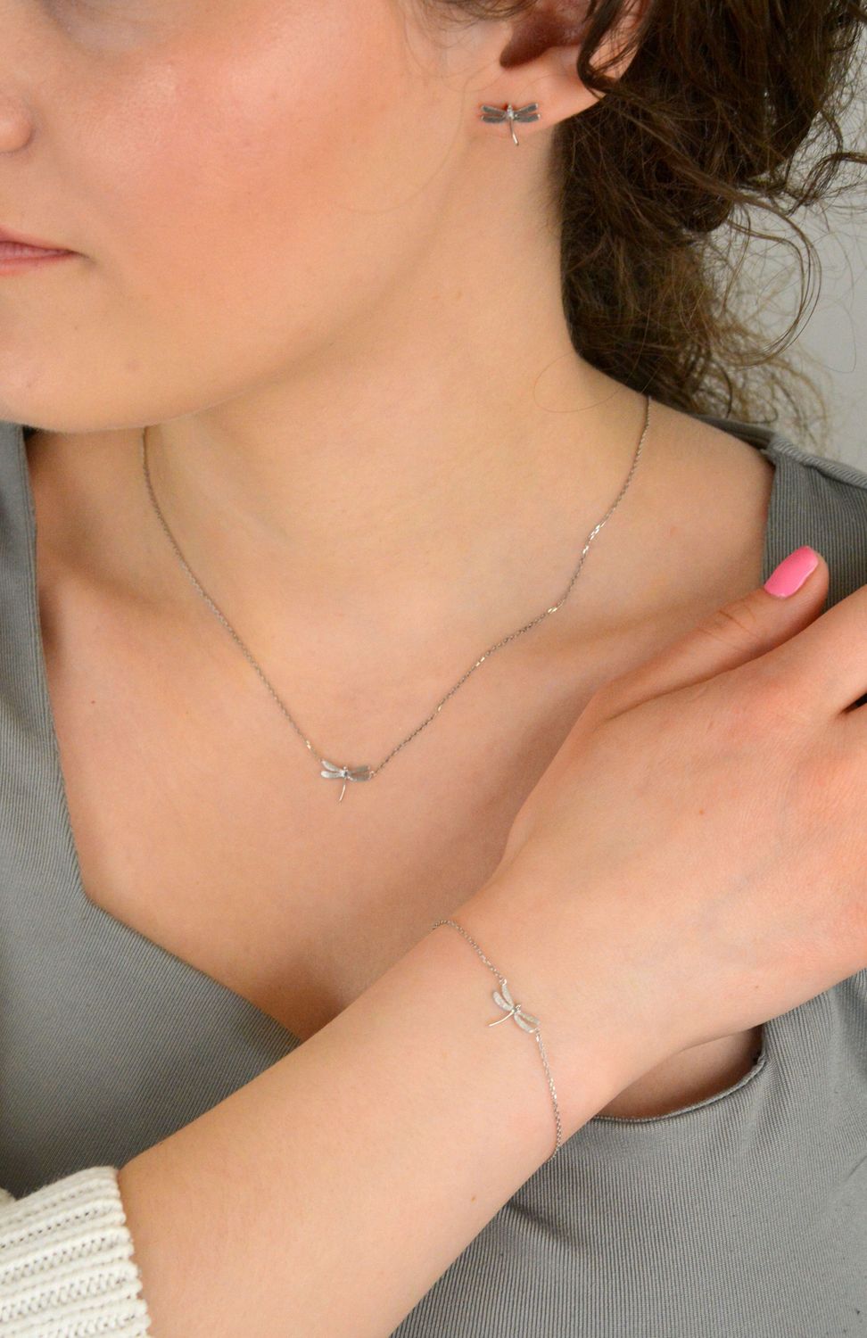 Bransoletka damska srebrna z ważką próba 925, 0727021194 Bransoletka damska ze srebra próby 925 to subtelny i stylowy dodatek, który zachwyca detalem i symboliką. 1.jpg