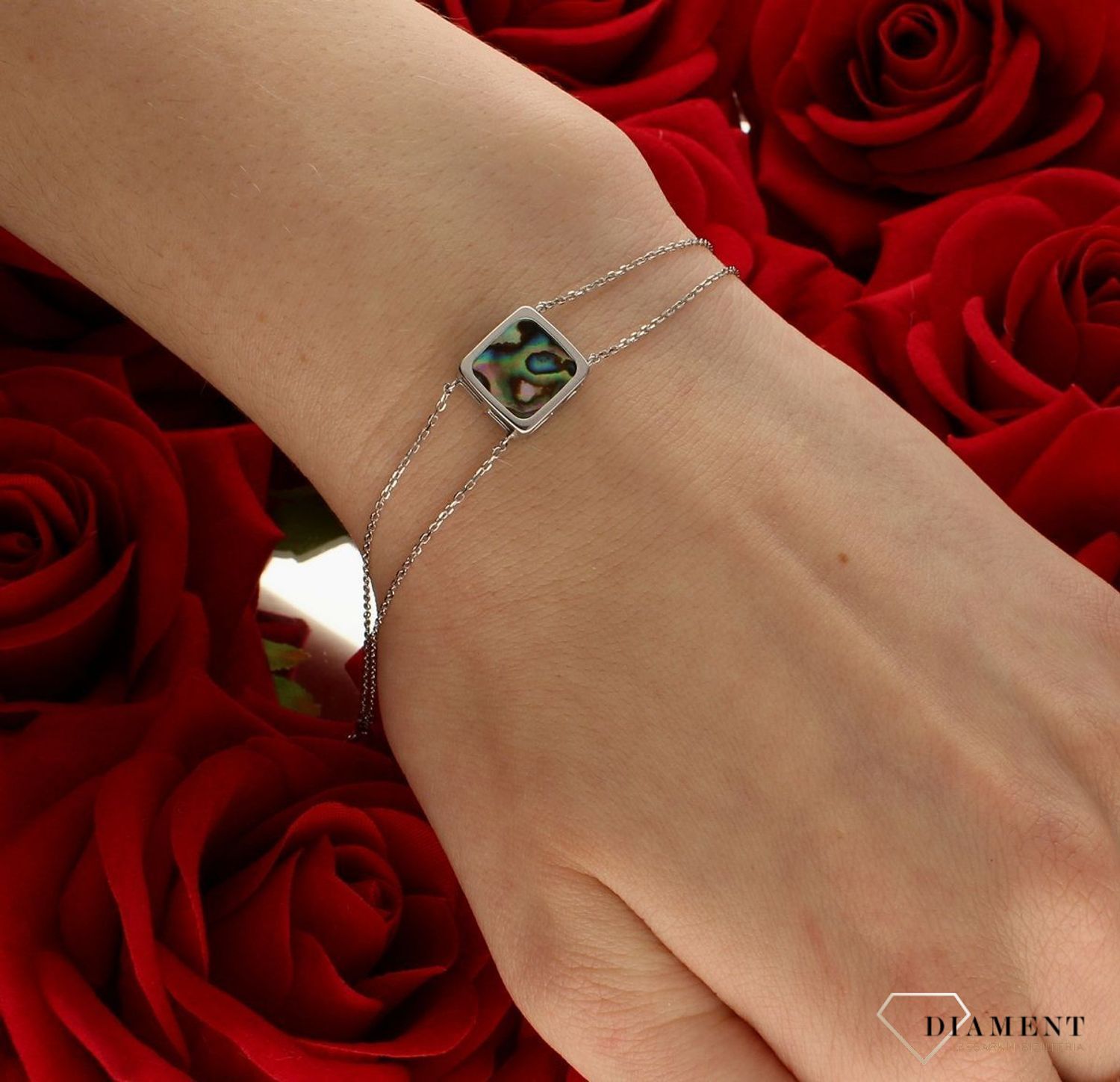 Srebrna bransoletka damska z kwadratową muszlą 0727160400. Delikatna bransoletka wykonana z najwyższej próby srebra 925 z muszlą naturalną o kwadratowym kształcie. Idealny pomysł na prezent (3).jpg