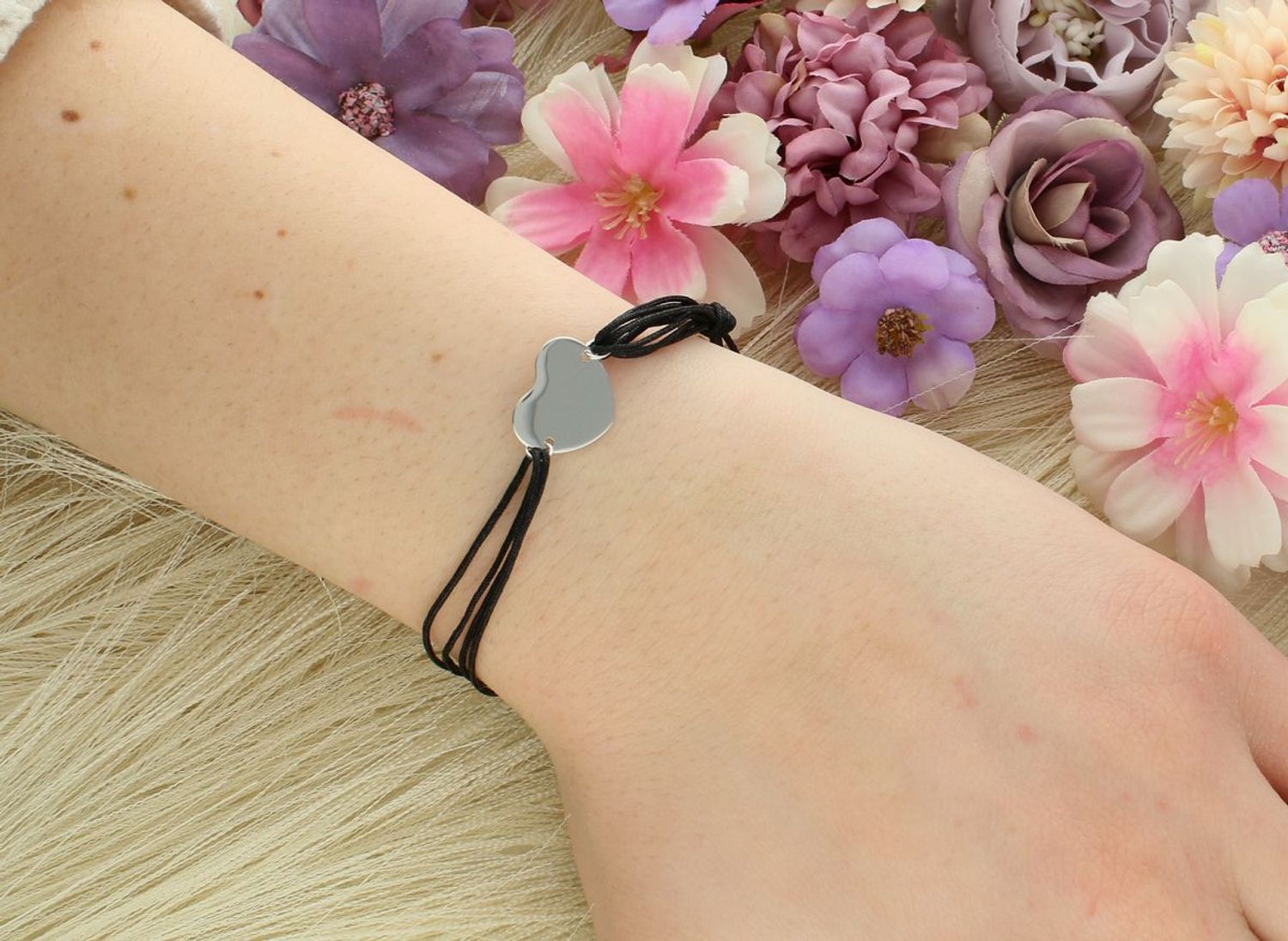 Bransoletka srebrne serce na czarnym sznureczku próba 925, 0727357700 Bransoletka damska srebrne pozłacane kółeczko na czarnym sznurku próba 925, 0728359200 Bransoletka damska z 1.jpg