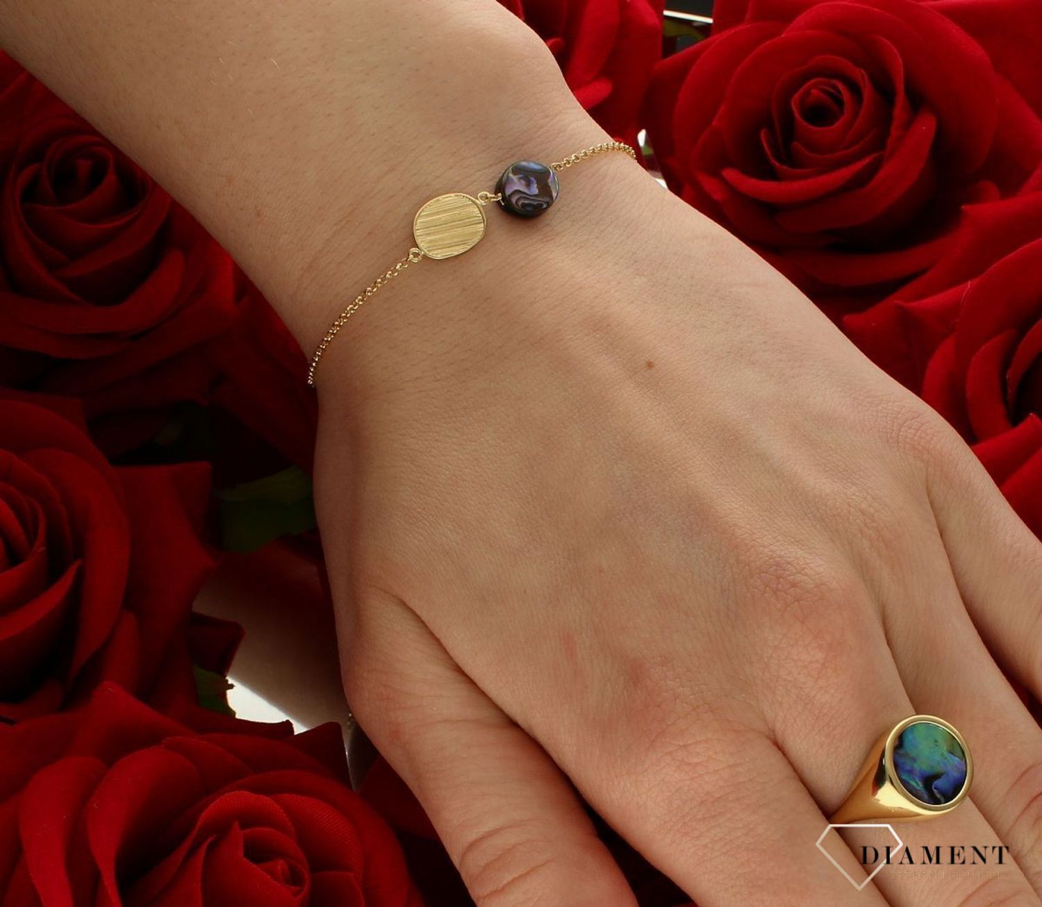 Srebrna bransoletka damska pokryta złotem z muszlą 0728158400. Delikatna bransoletka wykonana z najwyższej próby srebra 925 pokryta 24-karatowym złotem z muszlą naturalną o owalnym kształcie. Idealny pomysł na prezent.  (1).jpg