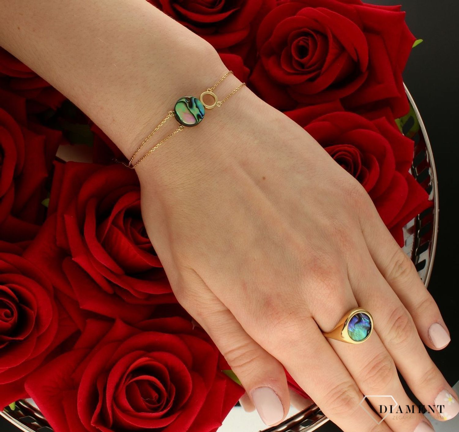 Srebrna bransoletka damska pokryta złotem z muszlą 0728158500.  Delikatna bransoletka wykonana z najwyższej próby srebra 925 pokryta 24-karatowym złotem z muszlą naturalną w organicznej ramce. Idealny pomysł na prezent.  (1).jpg