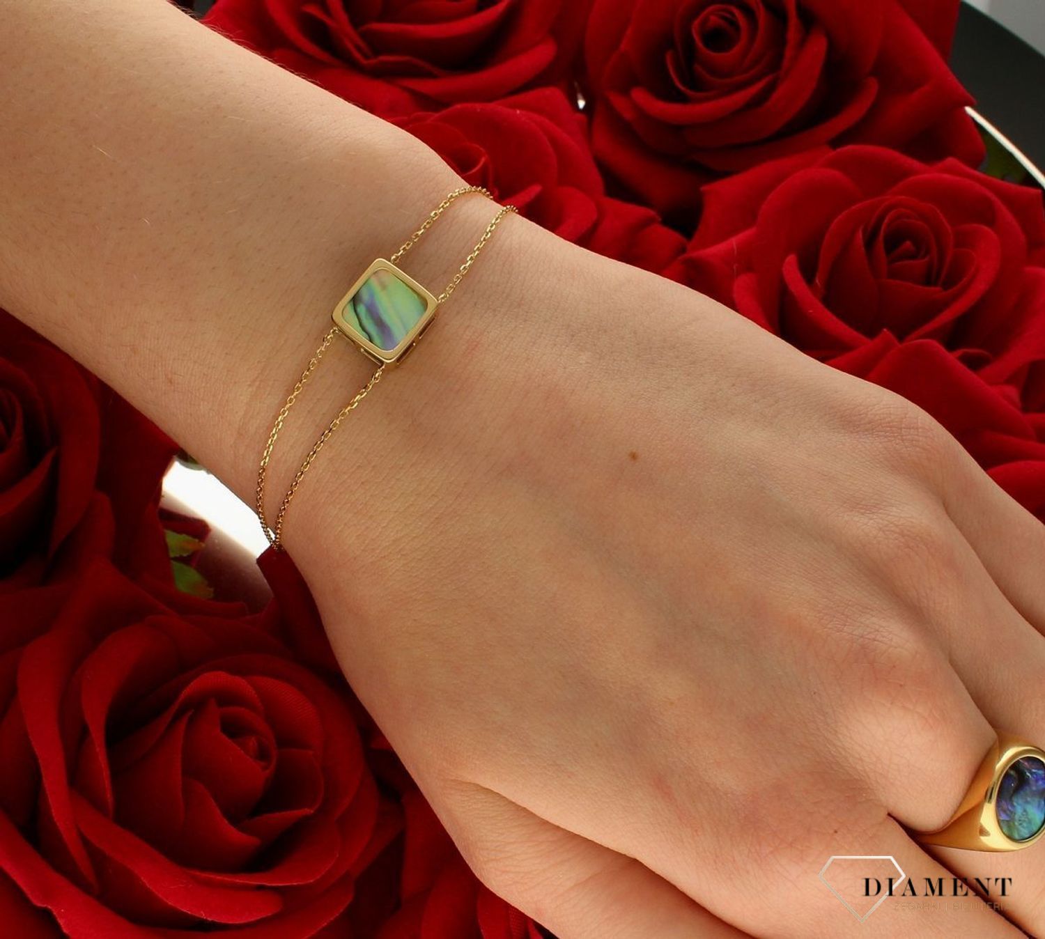 Srebrna bransoletka damska pokryta złotem z kwadratową muszlą 0728160400.  Delikatna bransoletka wykonana z najwyższej próby srebra 925 pokryta 24-karatowym złotem z muszlą naturalną w organicznej kwadratowej ramce. Idealny pomysł  (3).jpg