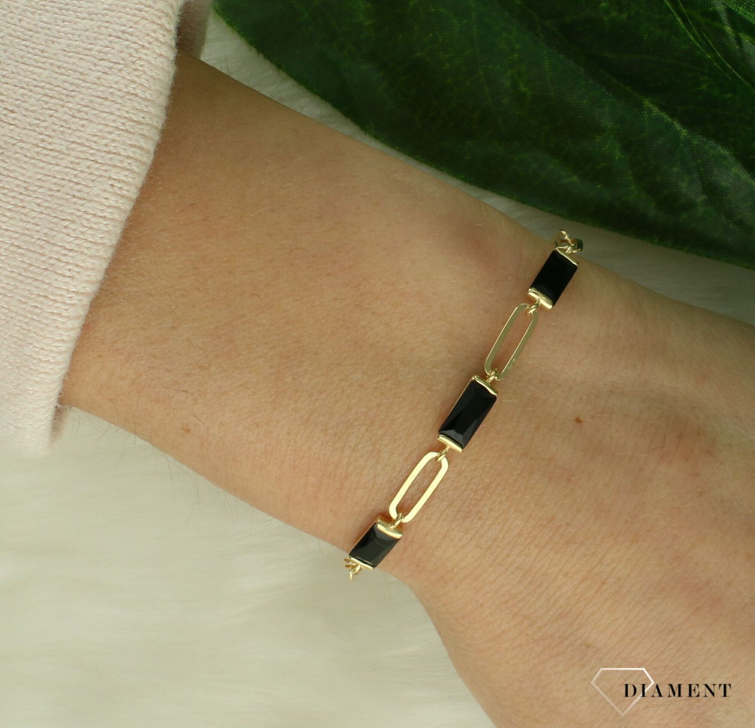 Srebrna bransoletka damska 925 pozłacana z czarnym kamieniem 0728338400. Bransoletka damska srebrna. Bransoletka srebrna z kamieniem. Srebrna bransoletka pokryta złotem. Bransoletka srebrna damska z czarnym kamieniem na prezent..jpg