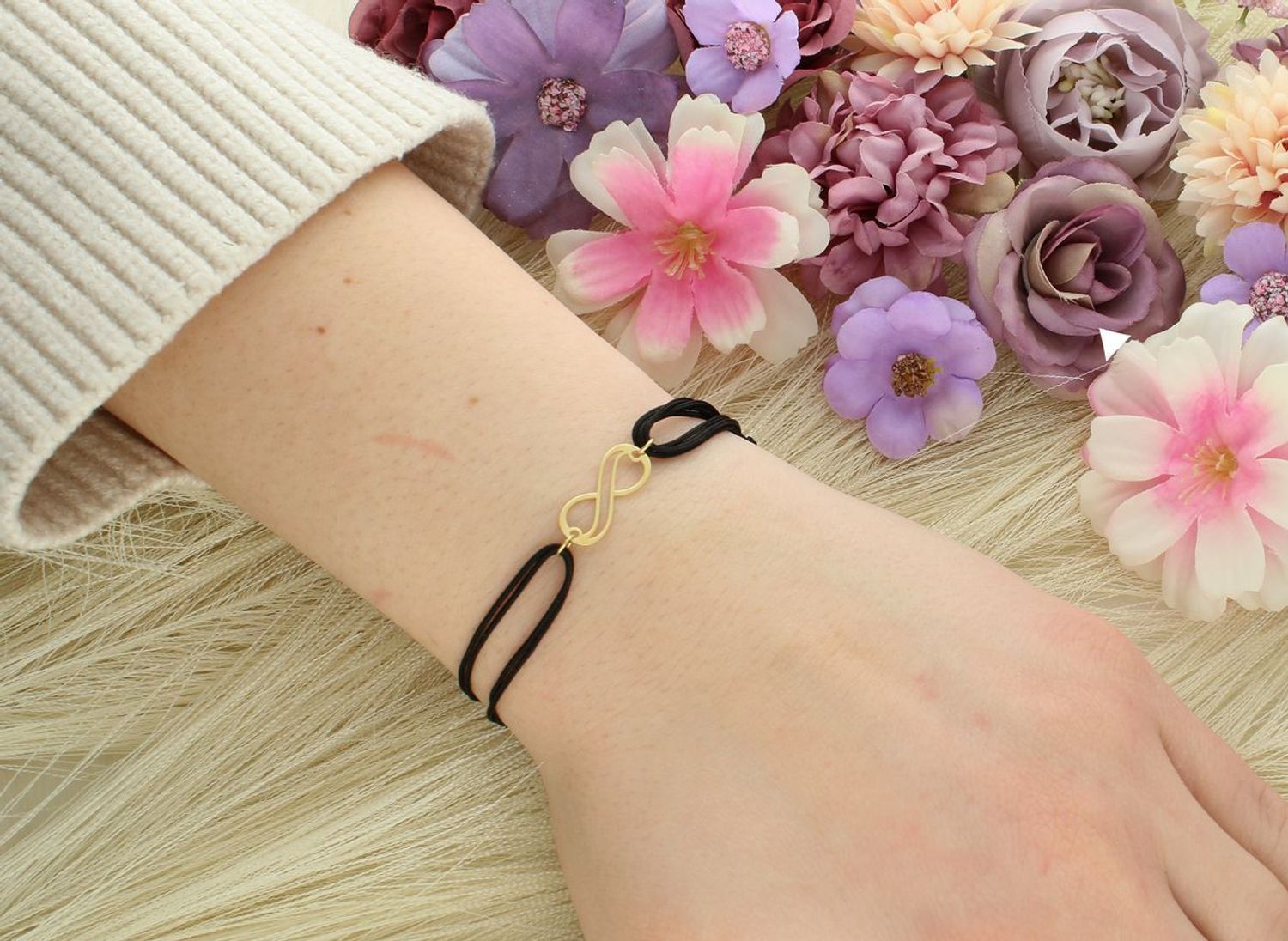 Bransoletka damska na sznureczku znak nieskończoności próba 925, 0728359300 Bransoletka damska na sznureczku z pięknym znakiem nieskończoności ♾️, wykonana z próby 925 🌟1.jpg