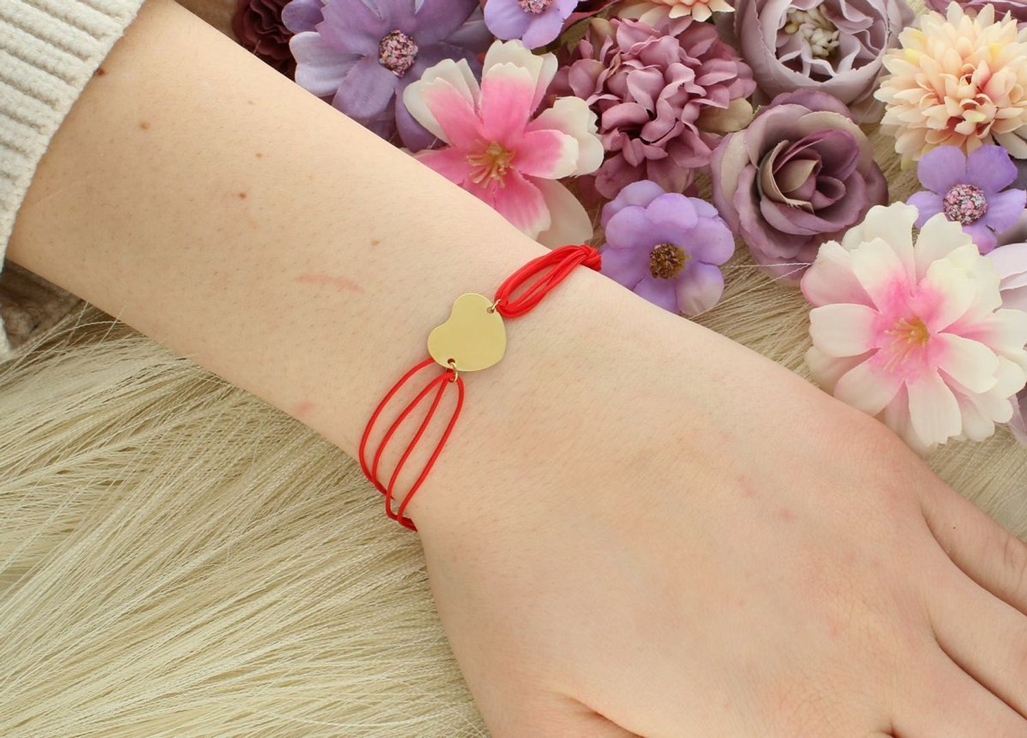 Bransoletka damska na sznureczku czerwonym z serduszkiem pozłacanym próba 925, 0728557700 ❤️ Bransoletka 1sznureczku ❤️.jpg